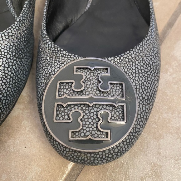 Tory Burch Reva flags in gray stingray leather - Picture 5 of 5